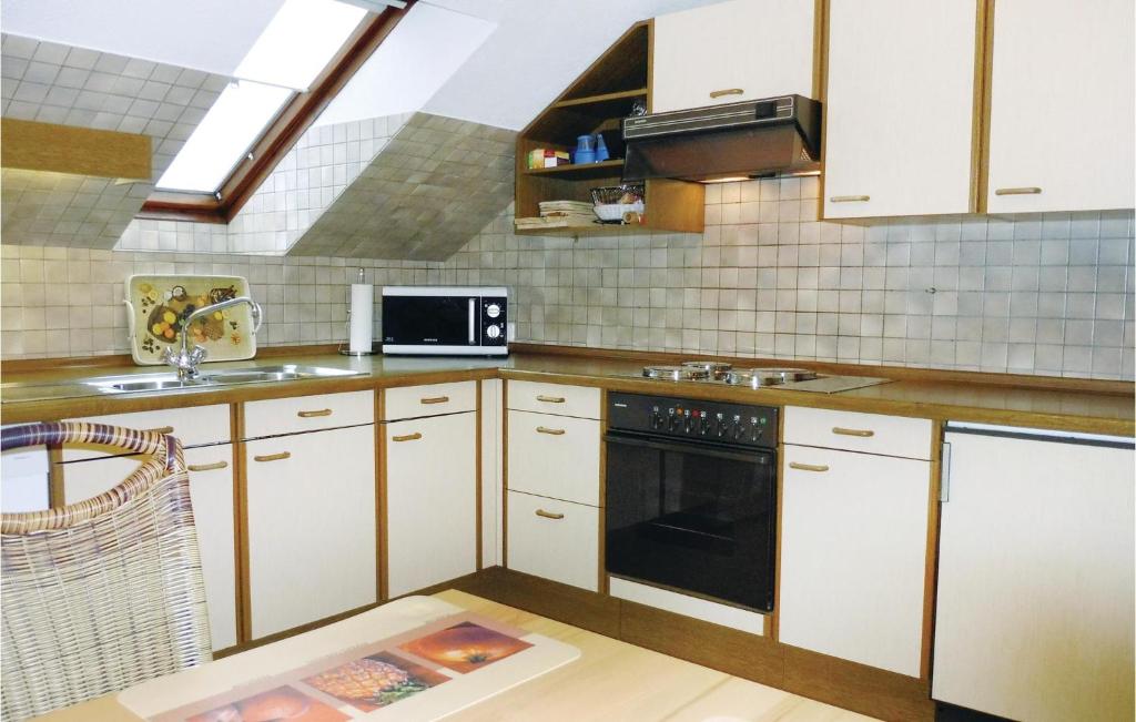 Awesome Apartment In Bad Pyrmont With 2 Bedrooms And Wifi photo 1