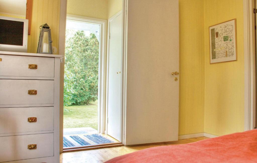 Stunning Home In Frjestaden With 2 Bedrooms And Wifi photo 1