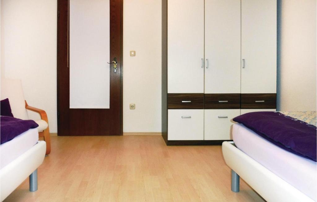 Awesome Apartment In Bad Pyrmont With 2 Bedrooms And Wifi photo 4