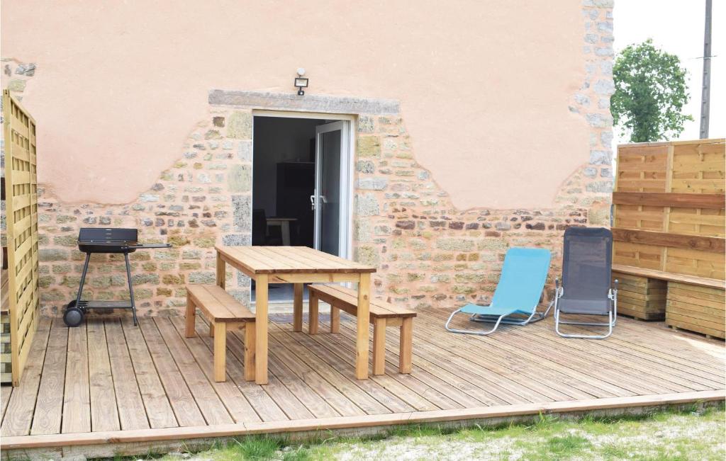 Amazing Home In Sainteny With 2 Bedrooms And Wifi photo 4