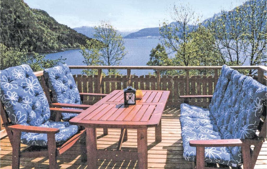 Beautiful Home In Nordfjordeid With 3 Bedrooms