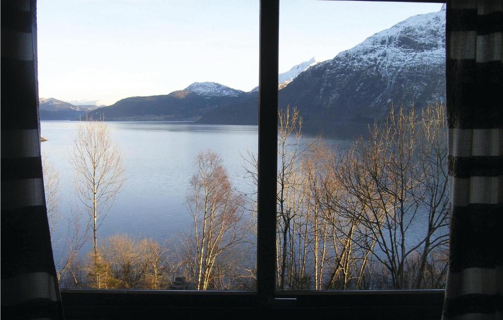 Beautiful Home In Nordfjordeid With 3 Bedrooms photo 4