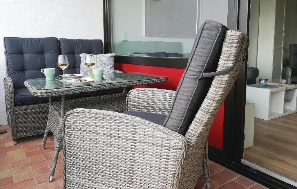 Stunning Apartment In Heringsdorf-sssau With 1 Bedrooms And Wifi photo 1