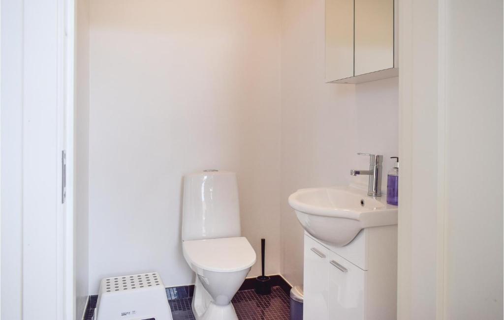 Nice Home In Borgholm With 3 Bedrooms And Wifi photo 3