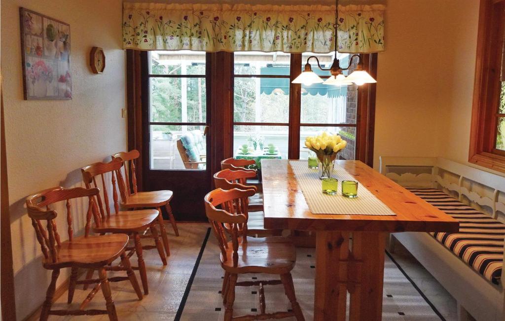 Beautiful Home In Trensum With 4 Bedrooms And Wifi photo 4
