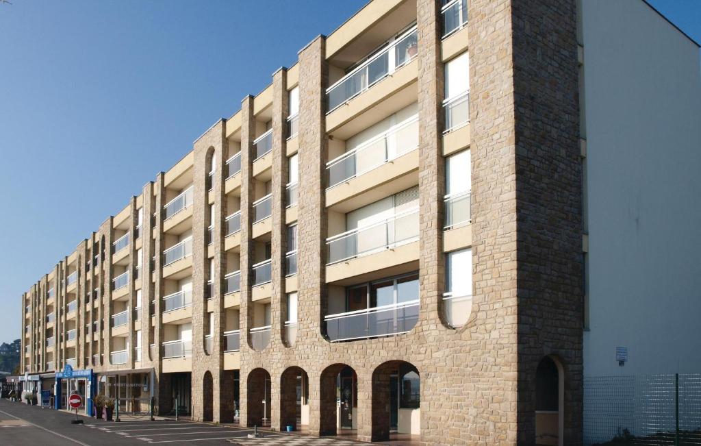 Beautiful Apartment In Saint Cast Le Guildo With Kitchen