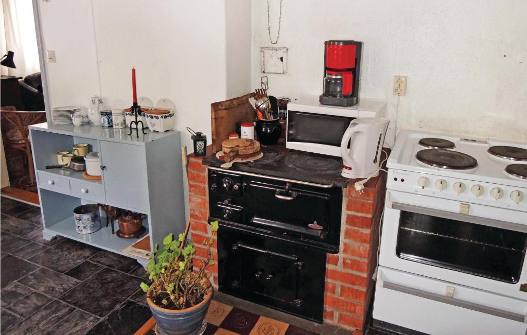 Nice Home In Vxtorp With 2 Bedrooms photo 2