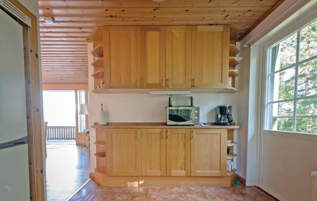 Amazing Home In Kvicksund With 3 Bedrooms And Sauna photo 1