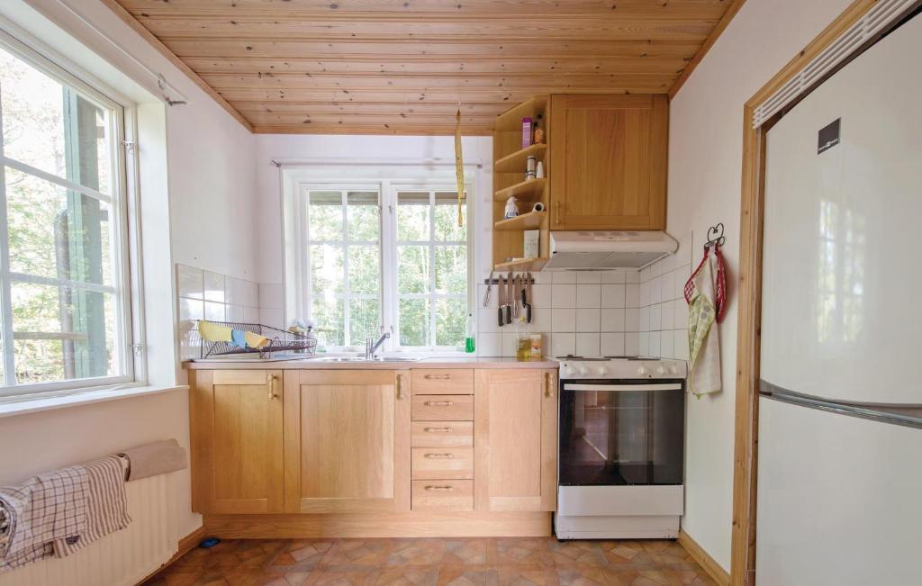 Amazing Home In Kvicksund With 3 Bedrooms And Sauna photo 3