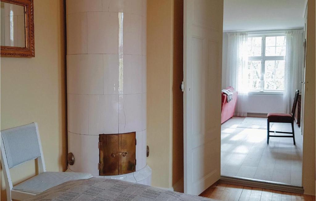 Amazing Home In Mantorp With 3 Bedrooms And Wifi photo 4