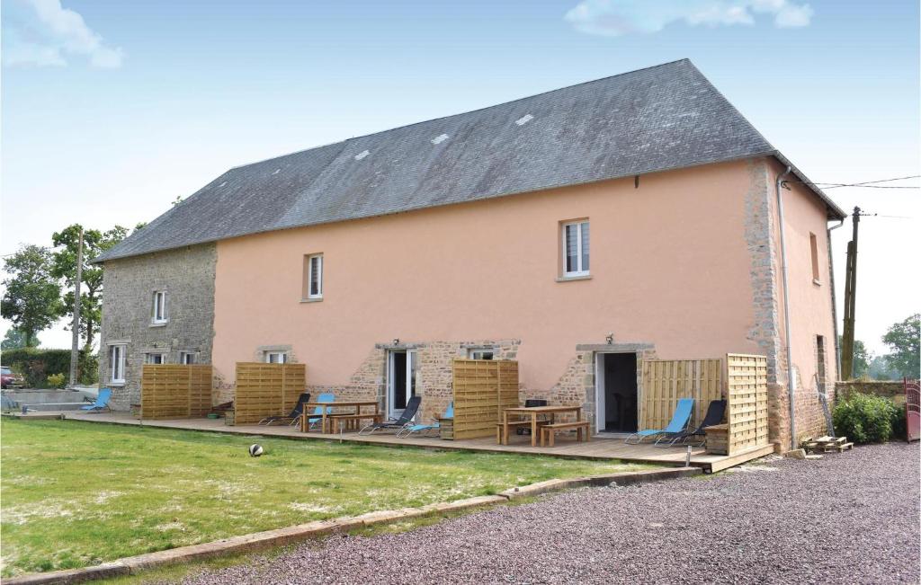 Nice Apartment In Sainteny With 1 Bedrooms And Wifi