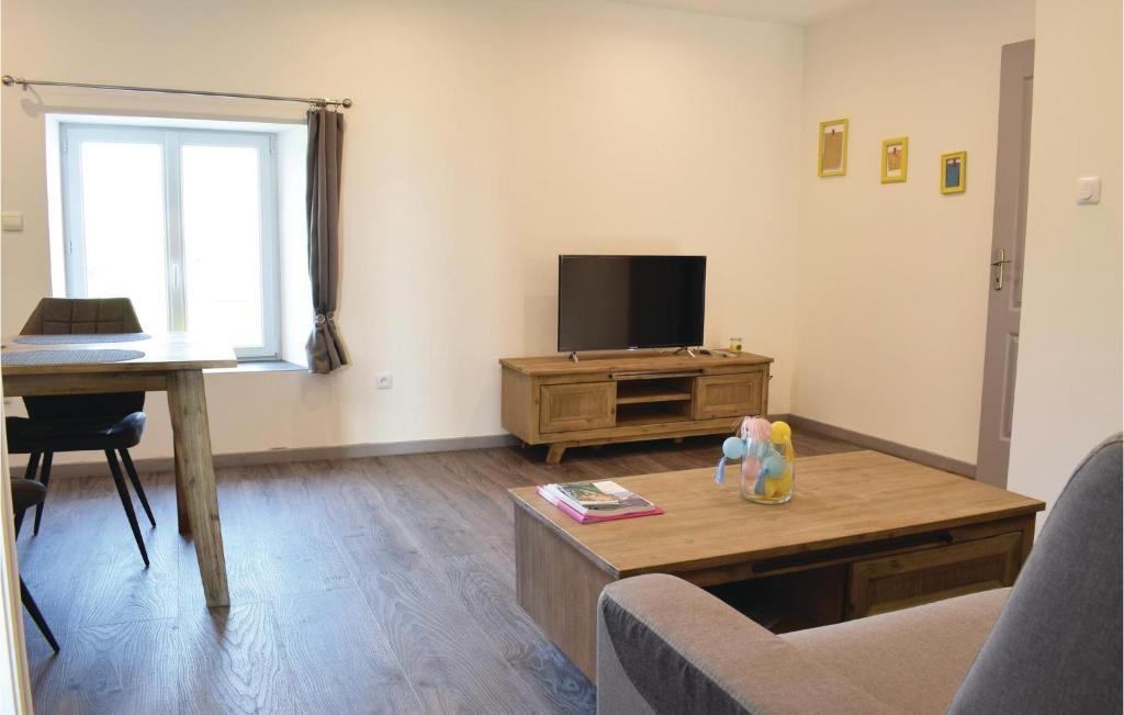 Nice Apartment In Sainteny With 1 Bedrooms And Wifi photo 3