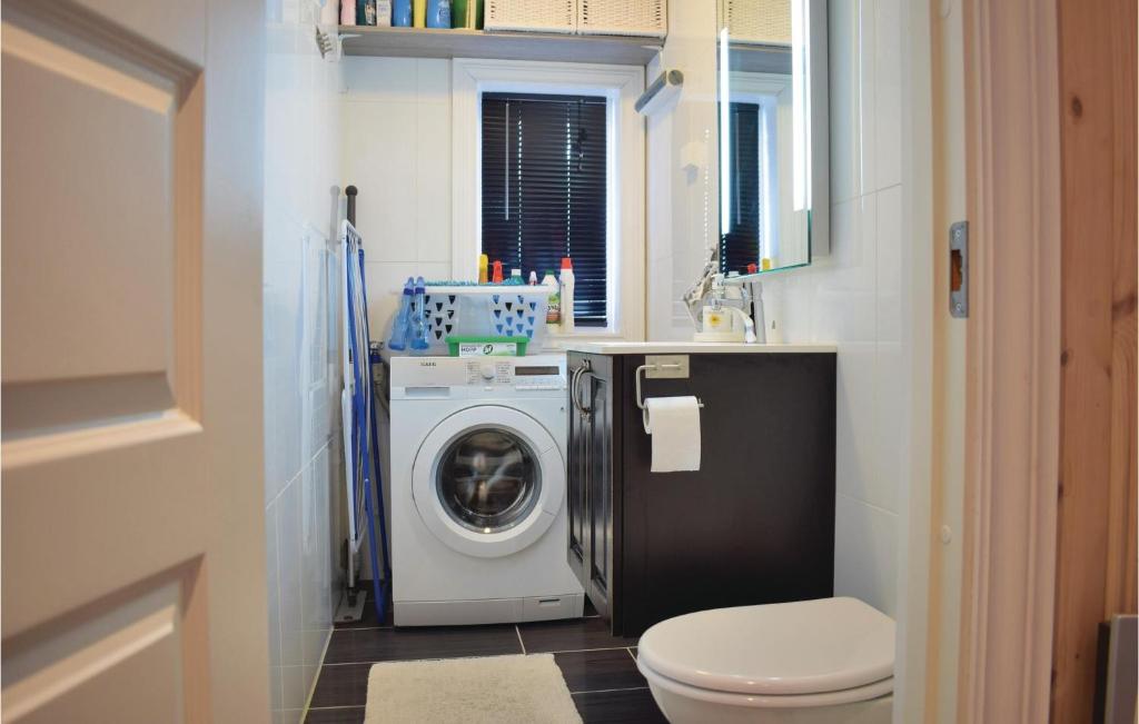 Awesome Home In Hovet With 3 Bedrooms photo 2