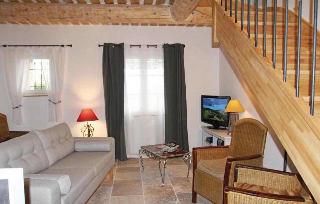 Stunning Home In Pernes Les Fontaines With 3 Bedrooms photo 1