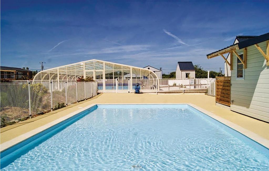 Amazing Home In Grandcamp Maisy With 3 Bedrooms, Wifi And Outdoor Swimming Pool photo 3