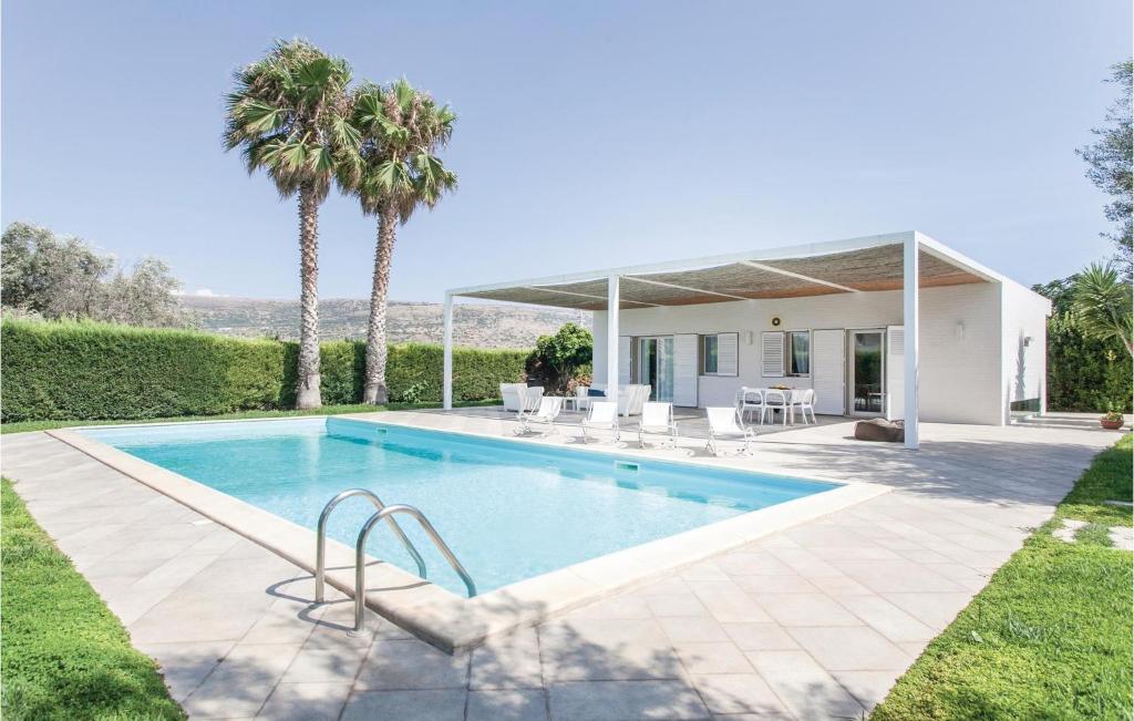 Stunning Home In Comiso rg With 7 Bedrooms, Wifi And Outdoor Swimming Pool