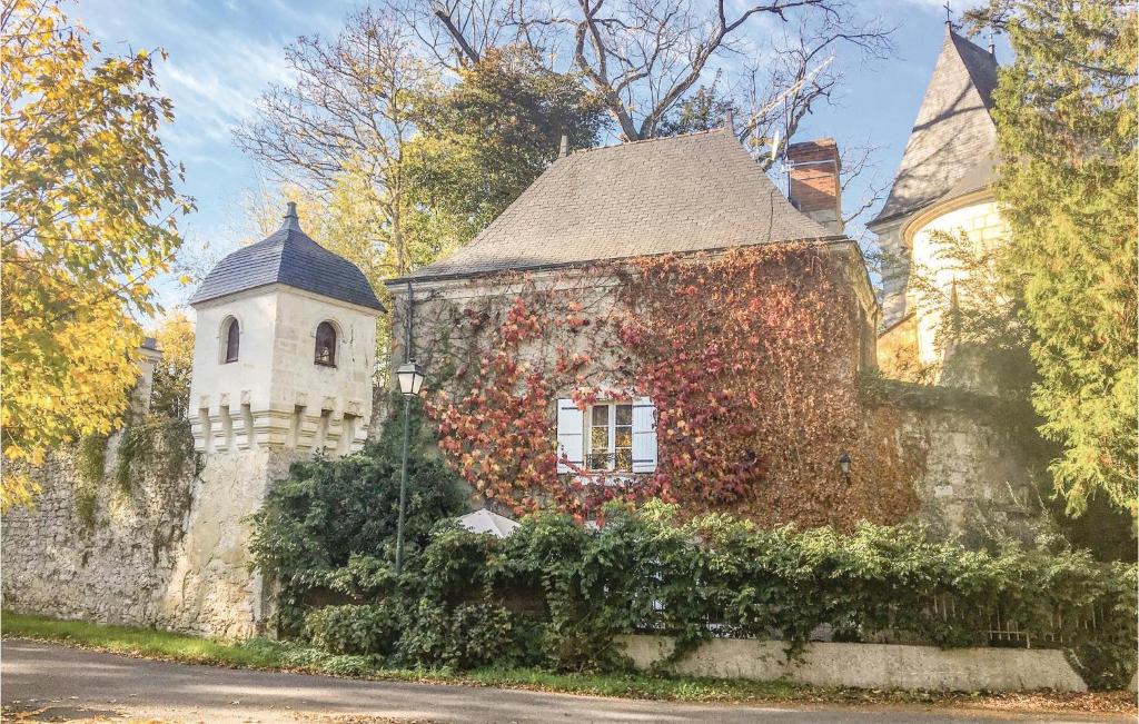 Stunning Home In Gennes With 2 Bedrooms And Wifi