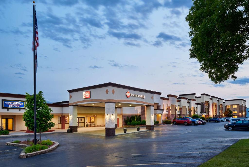Best Western Plus Milwaukee Airport Hotel & Conference Ctr image