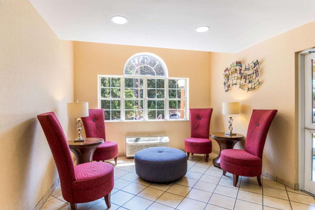 Quality Inn Chester - South Richmond image
