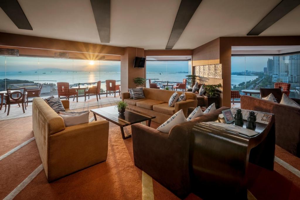Двухместный (Клубный двухместный номер с 1 кроватью), Hotel Jen Manila by Shangri-La