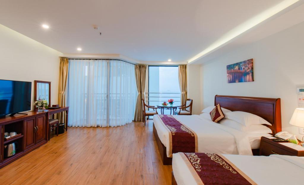 Семейный (Семейный номер с балконом), Red Sun Nha Trang Hotel