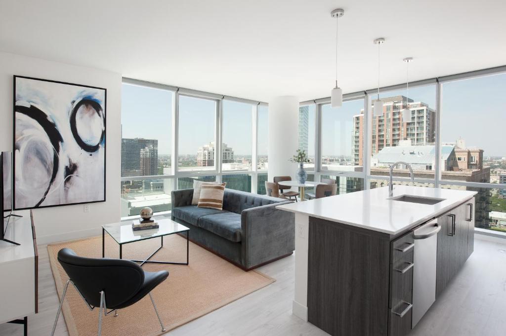 Сьюит (Суперлюкс с кроватью размера «queen-size»), Sonder at Grant Park