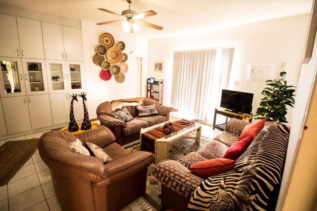 John-Lou's One-bedroom Apartment
