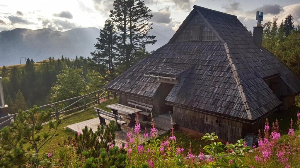 Koča Zlatorog - Velika planina photo 2