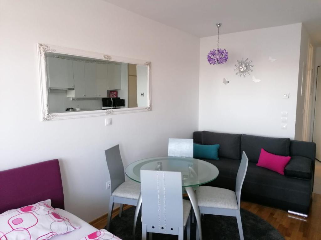 Lanterna Apartman - flexible check in - parking free - Tap to explore photos