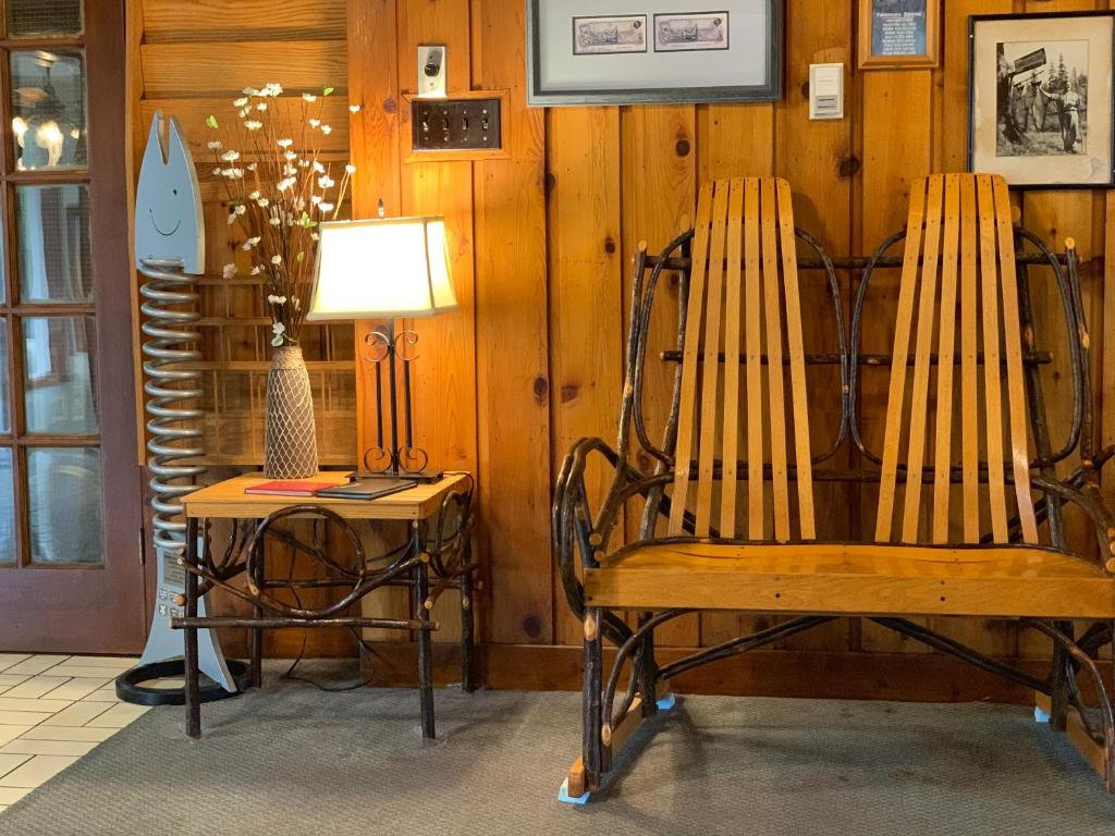 Campbell River Lodge by Riverside photo 3
