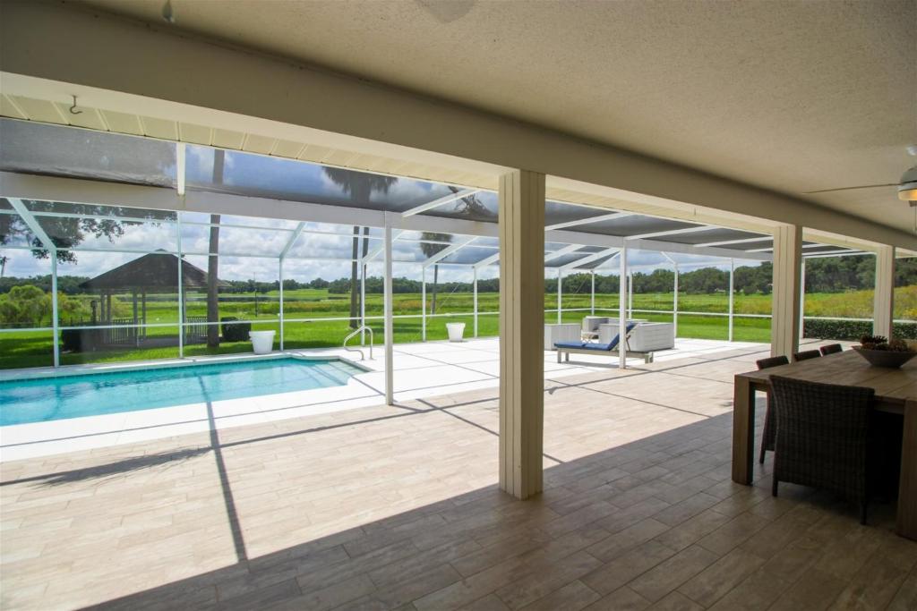 Beautiful Lakeview home photo 1