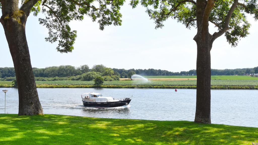 Het Raadhuys - design B&B photo 2