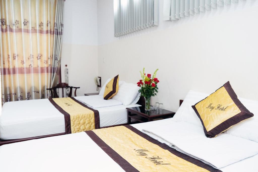 Четырехместный (Стандартный четырехместный номер с балконом), May Hotel