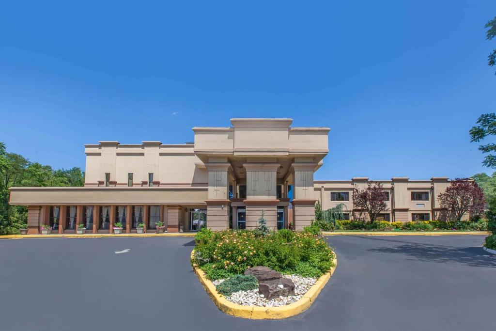 Baymont by Wyndham Pompton Plains/Wayne image