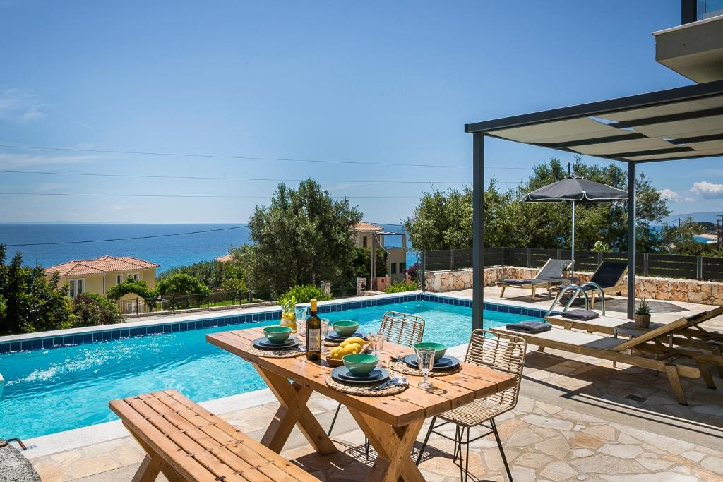Villa Sea front photo 3