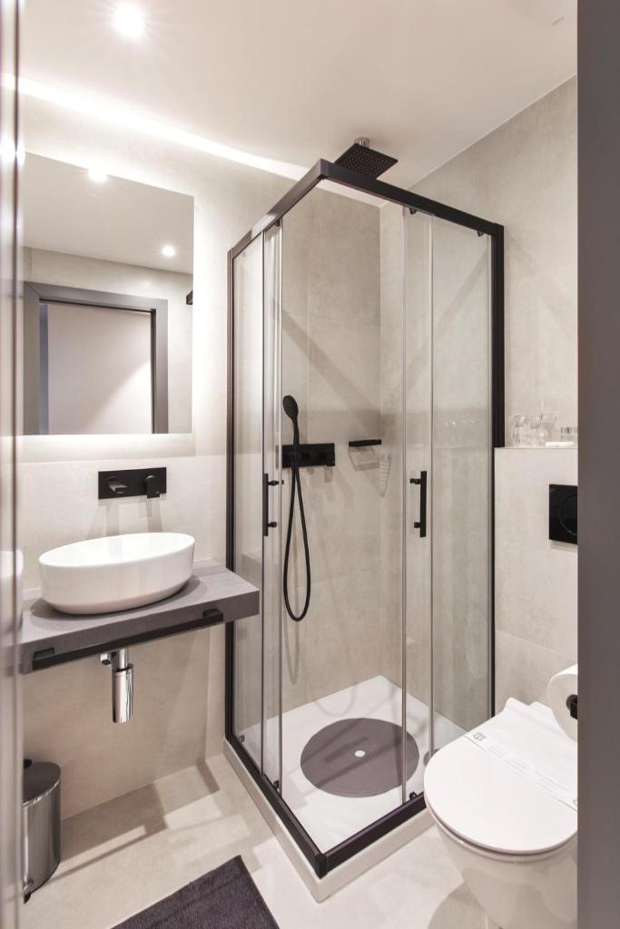 FourRoomotel photo 3