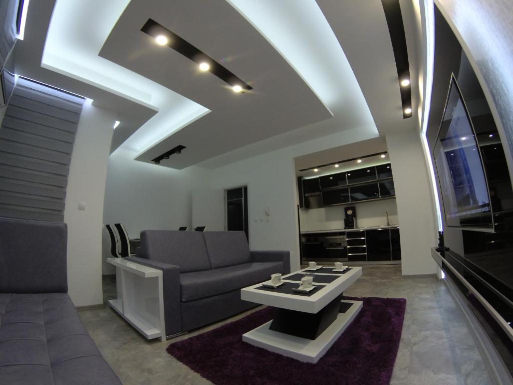 Grey apartment photo 3