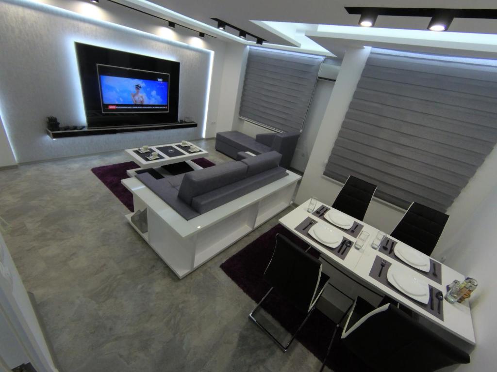 Grey apartment photo 4