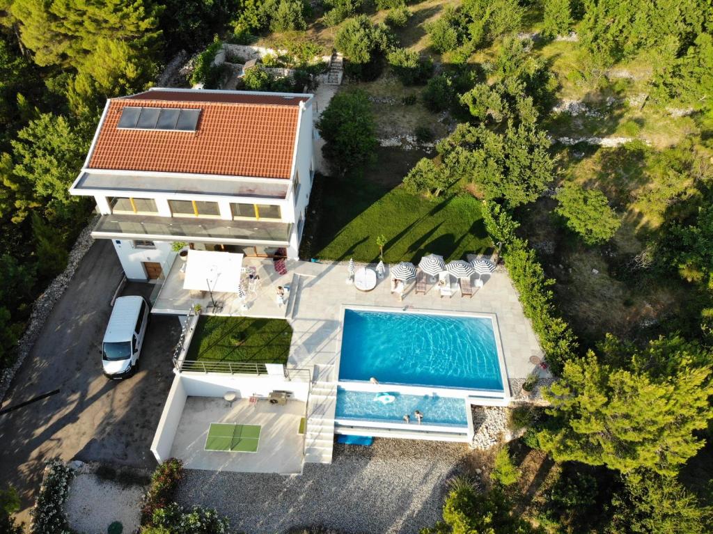 Secluded Villa with heated pool, garden and sea view photo 3