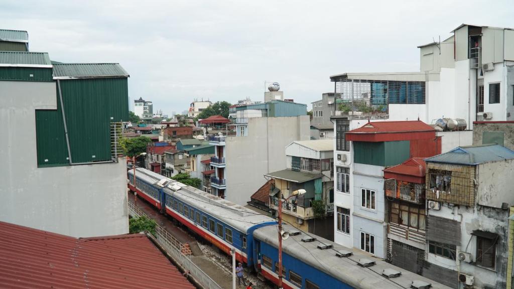 Hanoi La Cascada House & Travel