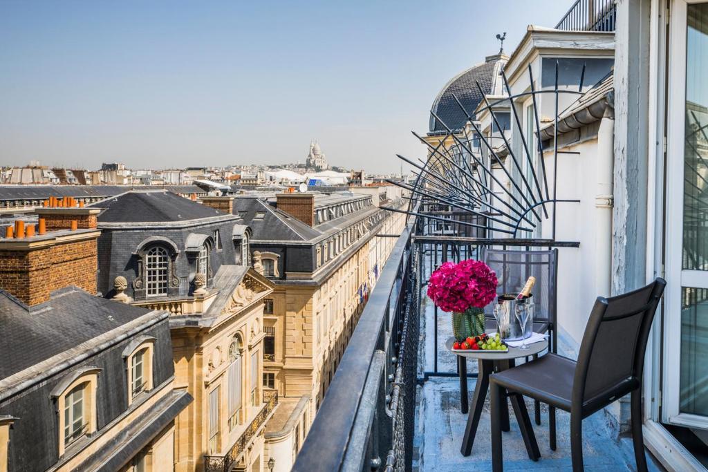 Сьюит (Полулюкс с балконом), Grand Hôtel Du Palais Royal