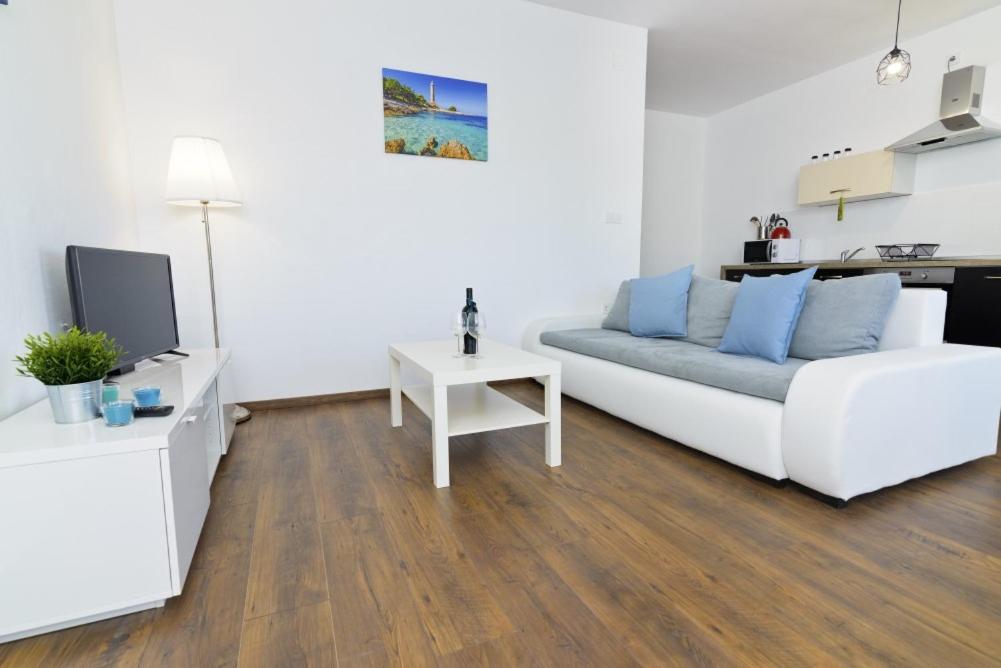 Apartment Dragana, Jezera, Island Murter photo 4