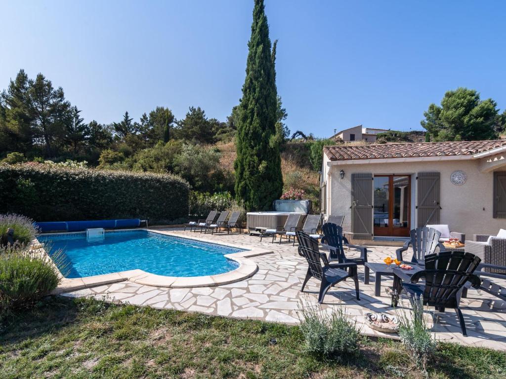 Luxuriant Villa in Beaufort with Swimming Pool photo 1