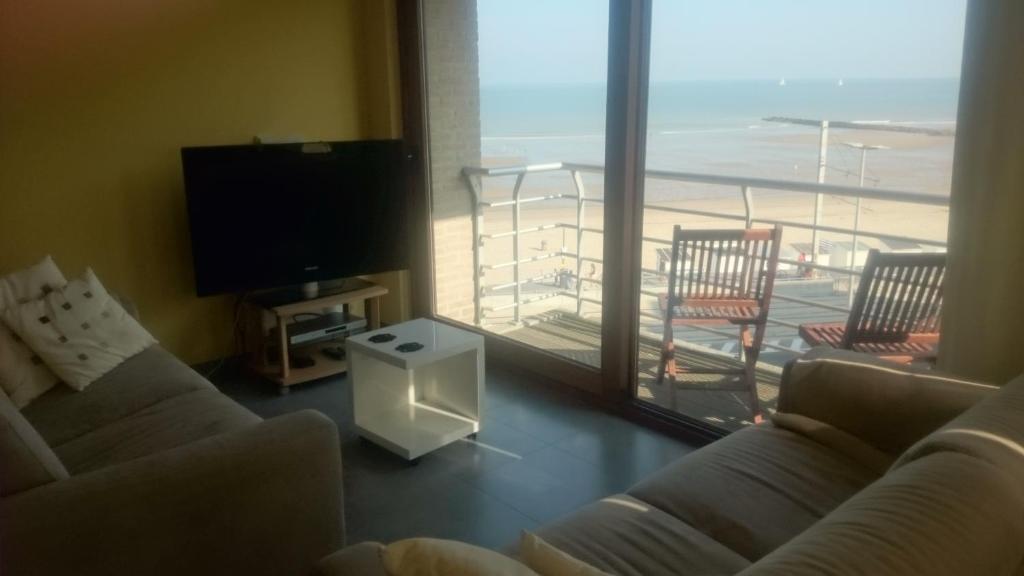 Studio apartment 'De Strandwandeling' with frontal sea view near Ostend photo 2