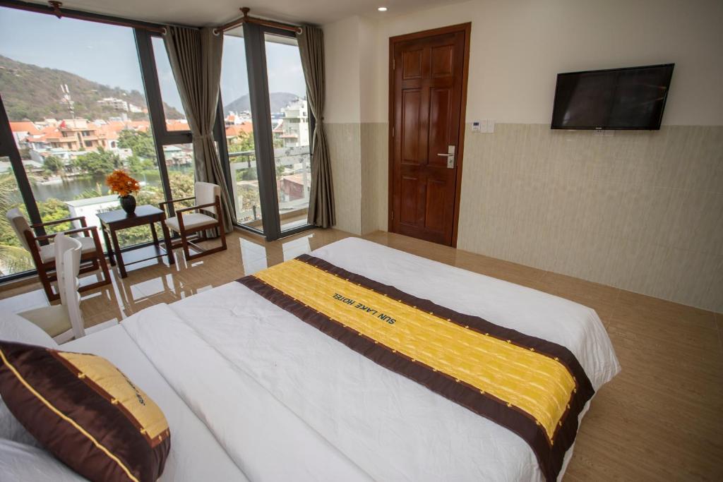 Двухместный (Deluxe Room with Lake & Mountain View), Sun Lake Hotel