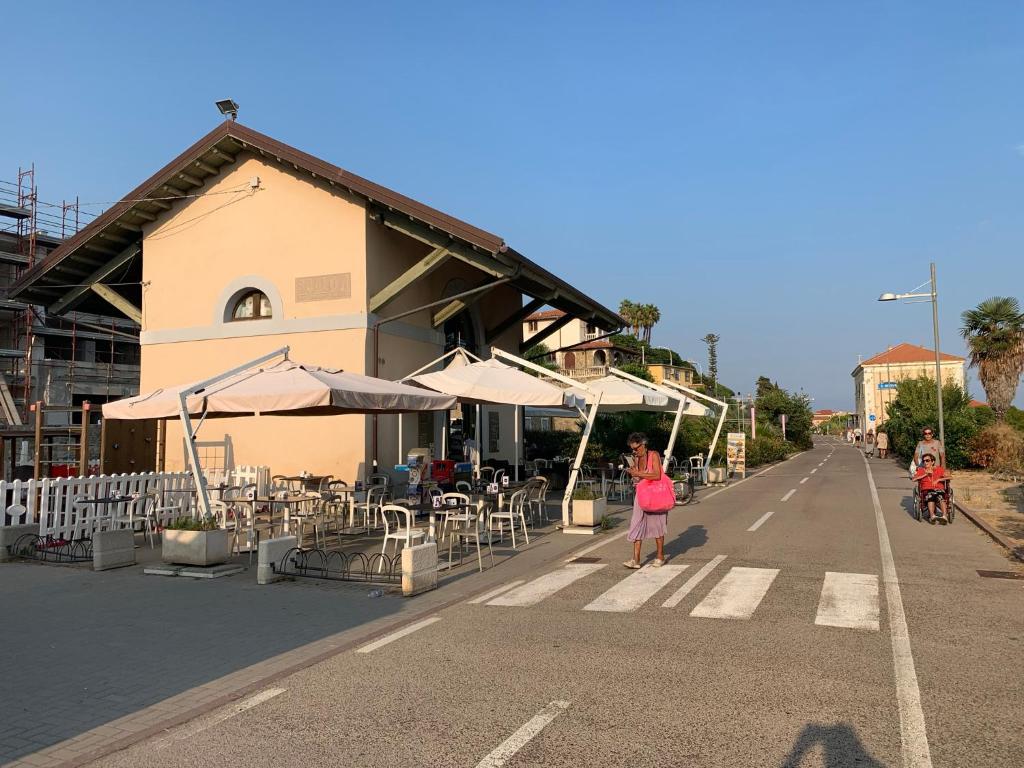 Sun, beach and bike photo 1