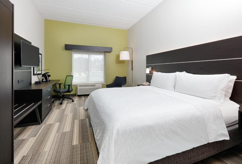 Holiday Inn Express Hotel & Suites Dublin, an IHG Hotel photo 1