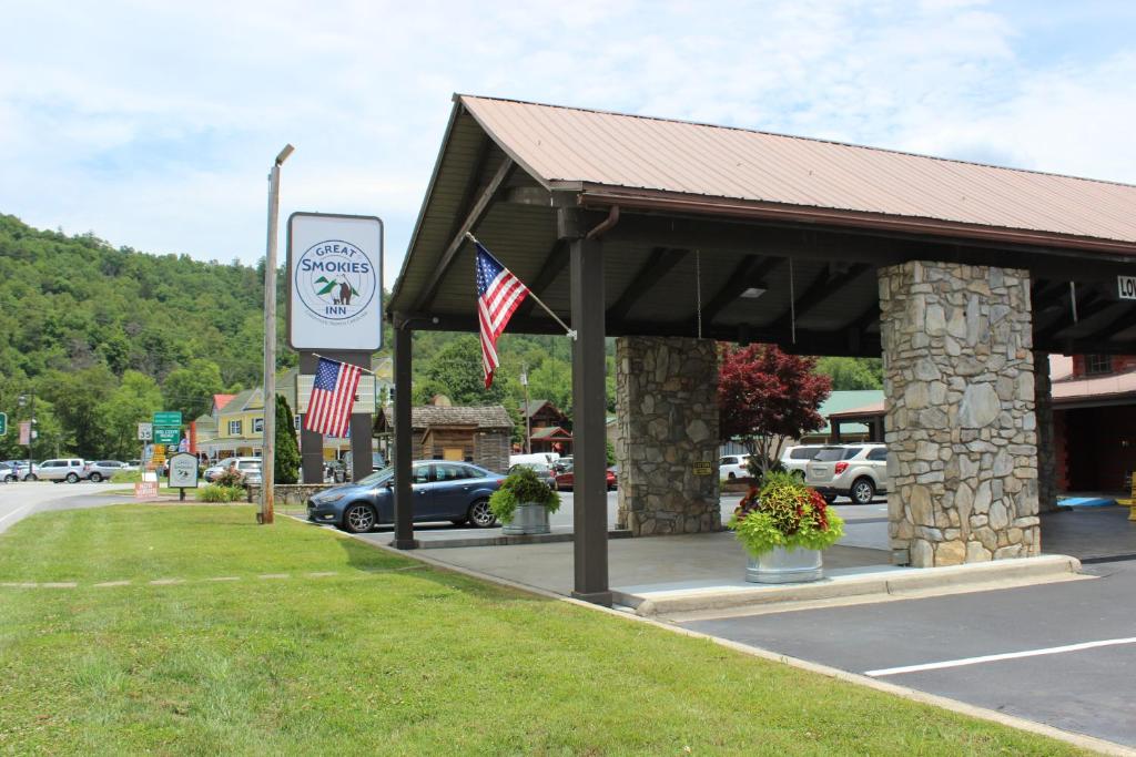 Great Smokies Inn Cherokee image