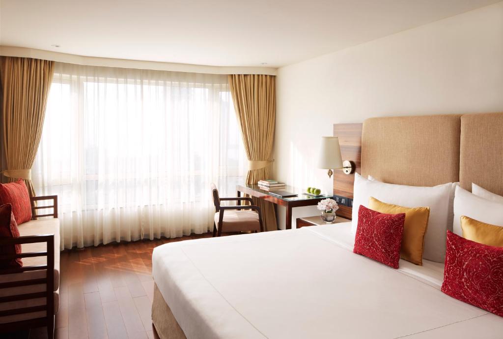 Сьюит (Premium Room City View King Bed - Inclusive of Bombay Chai - 15% off on Trattoria food and soft beverage (Offer till Sep 30,2021), 20% off on Fleet Assured Services), Vivanta by Taj President