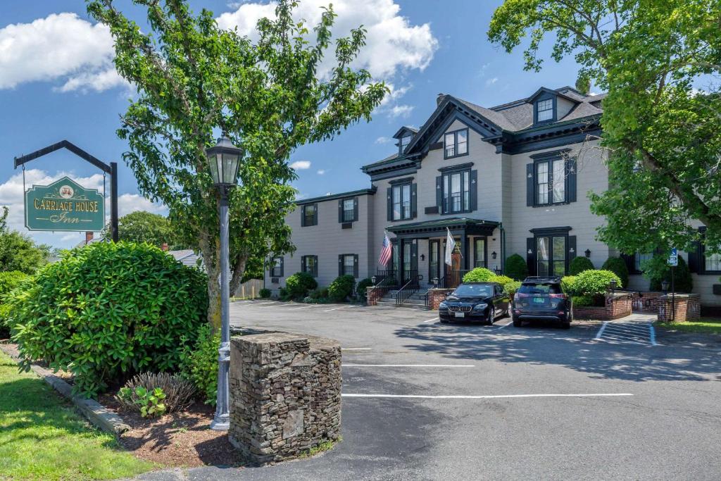 The Carriage House Inn Newport image